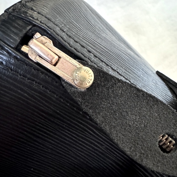 Louis Vuitton Handbags - Louis Vuitton Speedy 35 in classic Black Epi leather.